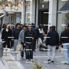 ΑΝΟΙΧΤΑ ΜΑΓΑΖΙΑ