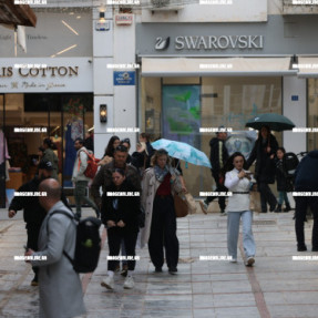 ΑΝΟΙΧΤΑ ΜΑΓΑΖΙΑ