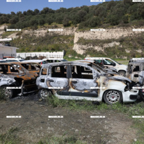 ΦΩΤΙΑ ΣΕ ΜΑΝΤΡΑ ΑΥΤΟΚΙΝΗΤΩΝ ΣΤΟ ΔΡΟΜΟ ΗΡΑΚΛΕΙΟΥ ΜΟΙΡΩΝ