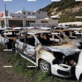 ΦΩΤΙΑ ΣΕ ΜΑΝΤΡΑ ΑΥΤΟΚΙΝΗΤΩΝ ΣΤΟ ΔΡΟΜΟ ΗΡΑΚΛΕΙΟΥ ΜΟΙΡΩΝ