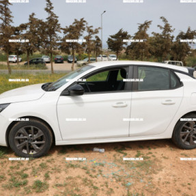 ΣΠΑΣΜΕΝΑ ΠΑΡΑΘΥΡΑ ΚΑΙ ΠΑΡΠΡΙΖ ΣΕ ΑΥΤΟΚΙΝΗΤΑ ΣΤΟ ΑΕΡΟΔΡΟΜΙΟ