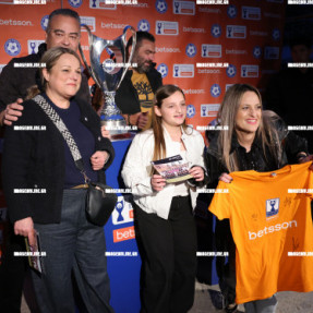 ΤΟ ΚΥΠΕΛΛΟ ΕΛΛΑΔΟΣ ΣΤΗΝ ΠΛΑΤΕΙΑ ΑΓΙΟΥ ΤΙΤΟΥ