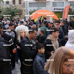 ΤΟ ΚΥΠΕΛΛΟ ΕΛΛΑΔΟΣ ΣΤΗΝ ΠΛΑΤΕΙΑ ΑΓΙΟΥ ΤΙΤΟΥ