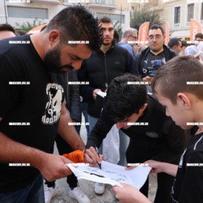 ΤΟ ΚΥΠΕΛΛΟ ΕΛΛΑΔΟΣ ΣΤΗΝ ΠΛΑΤΕΙΑ ΑΓΙΟΥ ΤΙΤΟΥ