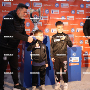 ΤΟ ΚΥΠΕΛΛΟ ΕΛΛΑΔΟΣ ΣΤΗΝ ΠΛΑΤΕΙΑ ΑΓΙΟΥ ΤΙΤΟΥ