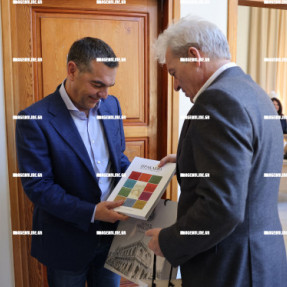 ΣΥΝΑΝΤΗΣΗ ΚΑΛΟΚΑΙΡΙΝΟΥ ΜΕ ΤΣΙΠΡΑ ΣΤΗΝ ΛΟΤΖΙΑ