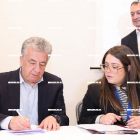 ΥΠΟΓΡΑΦΗ ΣΥΜΦΩΝΟΥ ΣΥΝΕΡΓΑΣΙΑΣ ΠΕΡΙΦΕΡΕΙΑΣ ΚΑΙ ΤΟ ΧΑΜΟΓΕΛΟ ΤΟΥ ΠΑΙΔΙΟΥ