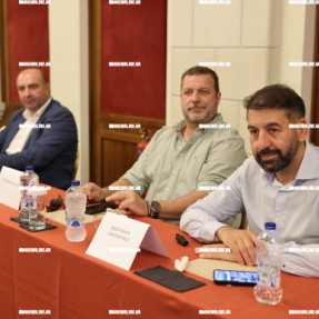 ΑΝΤΙΔΡΑΣΕΙΣ ΓΙΑ ΤΗΝ ΔΟΜΗ ΜΕΤΑΝΑΣΤΩΝ ΣΤΙΣ ΜΑΛΑΔΕΣ