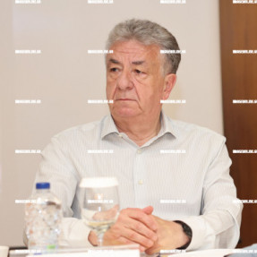 ΑΝΤΙΔΡΑΣΕΙΣ ΓΙΑ ΤΗΝ ΔΟΜΗ ΜΕΤΑΝΑΣΤΩΝ ΣΤΙΣ ΜΑΛΑΔΕΣ