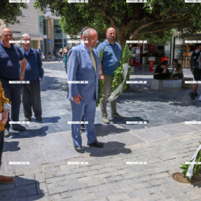 ΚΑΤΑΘΕΣΗ ΣΤΕΦΑΝΩΝ ΣΤΗΝ ΤΑΓΜΑΤΑΡΧΟΥ ΤΖΟΥΛΑΚΗ