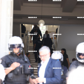 ΣΤΑ ΔΙΚΑΣΤΗΡΙΑ ΟΙ ΔΥΟ ΕΓΚΛΗΜΑΤΙΚΕΣ ΟΜΑΔΕΣ