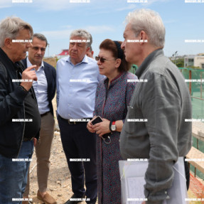 Η ΛΙΝΑ ΜΕΝΔΩΝΗ ΣΤΑ ΤΕΙΧΗ
