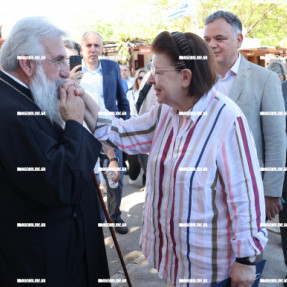 Η ΛΙΝΑ ΜΕΝΔΩΝΗ ΣΤΗΝ ΚΝΩΣΣΟ