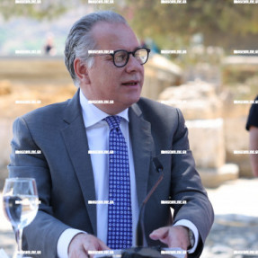Η ΛΙΝΑ ΜΕΝΔΩΝΗ ΣΤΗΝ ΚΝΩΣΣΟ