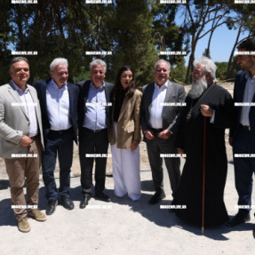 Η ΛΙΝΑ ΜΕΝΔΩΝΗ ΣΤΗΝ ΚΝΩΣΣΟ