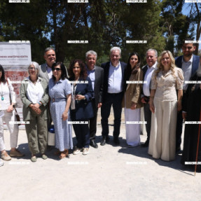 Η ΛΙΝΑ ΜΕΝΔΩΝΗ ΣΤΗΝ ΚΝΩΣΣΟ