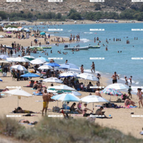 ΚΟΣΜΟΣ ΣΤΙΣ ΠΑΡΑΛΙΕΣ