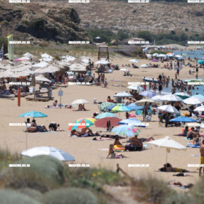 ΚΟΣΜΟΣ ΣΤΙΣ ΠΑΡΑΛΙΕΣ