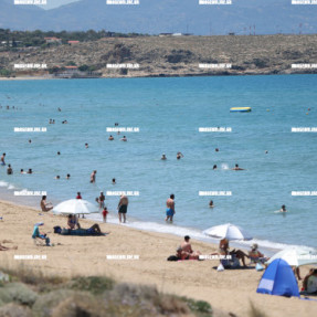 ΚΟΣΜΟΣ ΣΤΙΣ ΠΑΡΑΛΙΕΣ