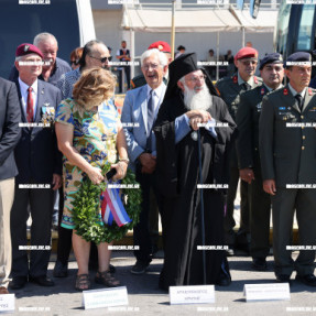 ΚΑΤΑΘΕΣΗ ΣΤΕΦΑΝΩΝ ΓΙΑ ΤΗΝ ΕΠΕΤΕΙΟ ΤΟΥ ΣΑΜΠΟΤΑΖ ΤΟΥ ΑΕΡΟΔΡΟΜΙΟΥ