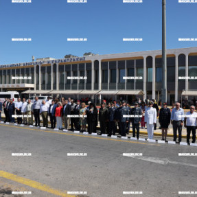 ΚΑΤΑΘΕΣΗ ΣΤΕΦΑΝΩΝ ΓΙΑ ΤΗΝ ΕΠΕΤΕΙΟ ΤΟΥ ΣΑΜΠΟΤΑΖ ΤΟΥ ΑΕΡΟΔΡΟΜΙΟΥ