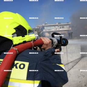 ΦΩΤΙΑ ΣΤΟΝ ΑΙ ΓΙΑΝΝΗ ΤΟ ΧΩΣΤΟ