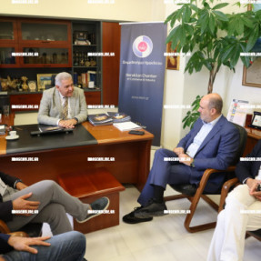 Συνάντηση του Υφυπουργού Οιοινομικών Δημήτρη Μαρκοπούλου με εκπροσώπους παραγωγικών φορέων στο Επιμελητήριο Ηρακλείου