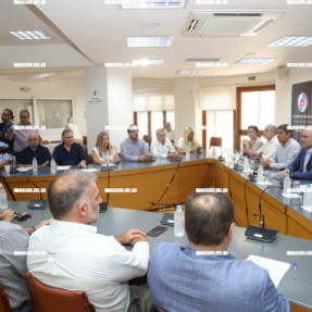 Συνάντηση του Υφυπουργού Οιοινομικών Δημήτρη Μαρκοπούλου με εκπροσώπους παραγωγικών φορέων στο Επιμελητήριο Ηρακλείου