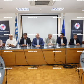 Συνάντηση του Υφυπουργού Οιοινομικών Δημήτρη Μαρκοπούλου με εκπροσώπους παραγωγικών φορέων στο Επιμελητήριο Ηρακλείου