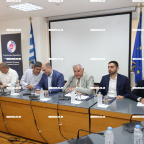 Συνάντηση του Υφυπουργού Οιοινομικών Δημήτρη Μαρκοπούλου με εκπροσώπους παραγωγικών φορέων στο Επιμελητήριο Ηρακλείου