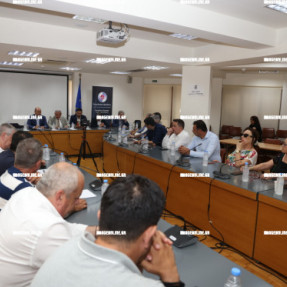 Συνάντηση του Υφυπουργού Οιοινομικών Δημήτρη Μαρκοπούλου με εκπροσώπους παραγωγικών φορέων στο Επιμελητήριο Ηρακλείου