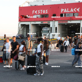 ΑΦΙΞΗ ΜΙΝΩΙΚΩΝ ΓΡΑΜΜΩΝ ΣΤΟ ΛΙΜΑΝΙ ΤΟΥ ΗΡΑΚΛΕΙΟΥ