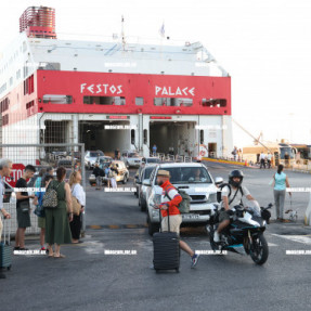 ΑΦΙΞΗ ΜΙΝΩΙΚΩΝ ΓΡΑΜΜΩΝ ΣΤΟ ΛΙΜΑΝΙ ΤΟΥ ΗΡΑΚΛΕΙΟΥ