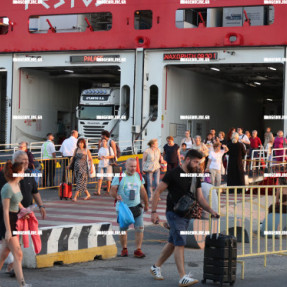 ΑΦΙΞΗ ΜΙΝΩΙΚΩΝ ΓΡΑΜΜΩΝ ΣΤΟ ΛΙΜΑΝΙ ΤΟΥ ΗΡΑΚΛΕΙΟΥ