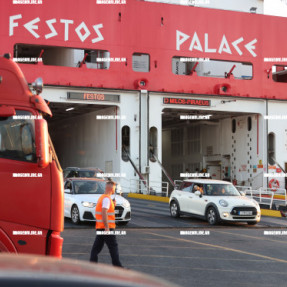 ΑΦΙΞΗ ΜΙΝΩΙΚΩΝ ΓΡΑΜΜΩΝ ΣΤΟ ΛΙΜΑΝΙ ΤΟΥ ΗΡΑΚΛΕΙΟΥ