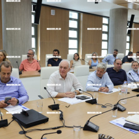 ΣΥΣΚΕΨΗ ΜΕ ΔΗΜΑΡΧΟΥΣ ΣΤΟ ΝΕΟ ΚΤΙΡΙΟ ΤΗΣ ΠΕΡΙΦΕΡΕΙΑΣ