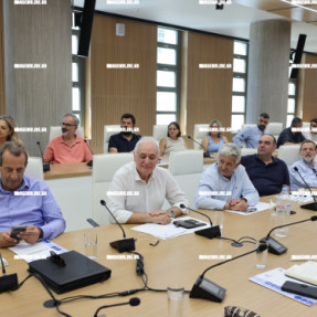 ΣΥΣΚΕΨΗ ΜΕ ΔΗΜΑΡΧΟΥΣ ΣΤΟ ΝΕΟ ΚΤΙΡΙΟ ΤΗΣ ΠΕΡΙΦΕΡΕΙΑΣ