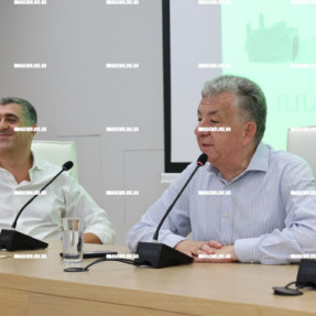 ΣΥΣΚΕΨΗ ΜΕ ΔΗΜΑΡΧΟΥΣ ΣΤΟ ΝΕΟ ΚΤΙΡΙΟ ΤΗΣ ΠΕΡΙΦΕΡΕΙΑΣ