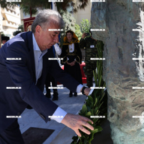 ΚΑΤΑΘΕΣΗ ΣΤΕΦΑΝΩΝ ΣΤΟ ΜΝΗΜΕΙΟ ΜΙΚΡΑΣΙΑΤΩΝ