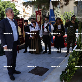ΚΑΤΑΘΕΣΗ ΣΤΕΦΑΝΩΝ ΣΤΟ ΜΝΗΜΕΙΟ ΜΙΚΡΑΣΙΑΤΩΝ
