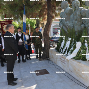 ΚΑΤΑΘΕΣΗ ΣΤΕΦΑΝΩΝ ΣΤΟ ΜΝΗΜΕΙΟ ΜΙΚΡΑΣΙΑΤΩΝ