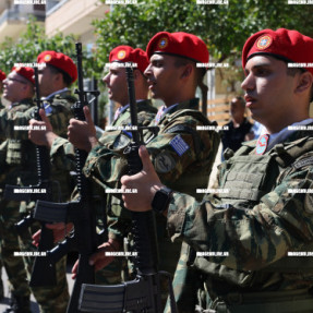 ΚΑΤΑΘΕΣΗ ΣΤΕΦΑΝΩΝ ΣΤΟ ΜΝΗΜΕΙΟ ΜΙΚΡΑΣΙΑΤΩΝ