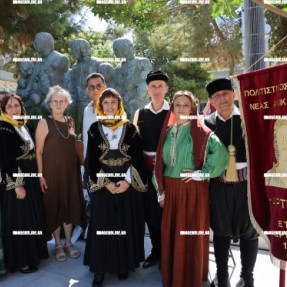 ΚΑΤΑΘΕΣΗ ΣΤΕΦΑΝΩΝ ΣΤΟ ΜΝΗΜΕΙΟ ΜΙΚΡΑΣΙΑΤΩΝ