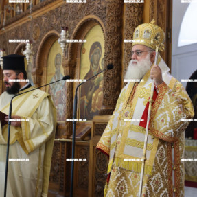 ΚΑΤΑΘΕΣΗ ΣΤΕΦΑΝΩΝ ΣΤΟ ΜΝΗΜΕΙΟ ΜΙΚΡΑΣΙΑΤΩΝ