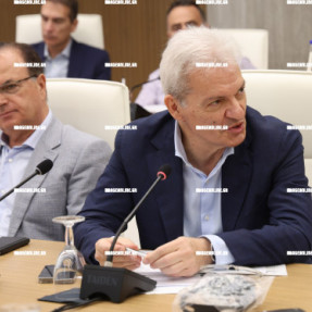 ΣΥΣΚΕΨΗ ΕΡΓΑΣΙΑΣ ΠΑΡΟΥΣΙΑ ΤΟΥ ΔΙΕΥΘΥΝΤΗ ΕΥΡΩΠΑΙΚΗΣ ΕΠΙΤΡΟΠΗΣ ΜΕ ΦΟΡΕΙΣ ΣΤΗΝ ΠΕΡΙΦΕΡΕΙΑ