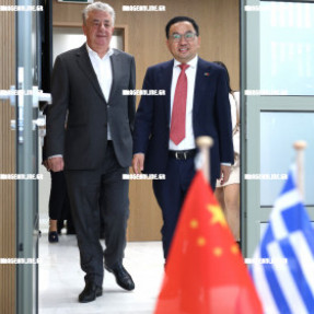 ΕΠΙΣΚΕΨΗ ΚΙΝΕΖΟΥ ΠΡΕΣΒΗ ΣΤΗΝ ΠΕΡΙΦΕΡΕΙΑ