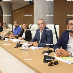 ΣΥΣΚΕΨΗ ΜΕ ΔΗΜΑΡΧΟΥΣ ΔΥΤΙΚΗΣ ΚΡΗΤΗΣ ΣΤΗΝ ΠΕΡΙΦΕΡΕΙΑ