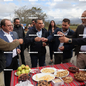 Ο ΑΛΕΞΗΣ ΤΣΙΠΡΑΣ ΣΤΟ ΟΡΟΠΕΔΙΟ ΛΑΣΙΘΙΟΥ