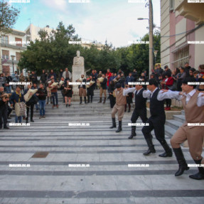 ΚΑΝΤΑΔΑ ΜΕ ΑΣΚΟΜΑΝΤΟΥΡΕΣ ΣΤΟ ΚΕΝΤΡΟ