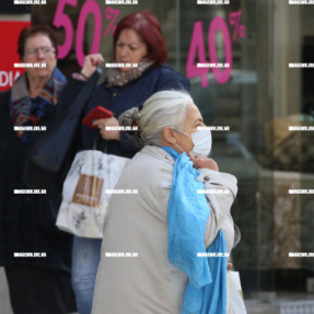 ΠΟΛΙΤΕΣ ΜΕ ΜΑΣΚΕΣ ΛΟΓΩ ΚΟΡΟΝΟΙΟΥ